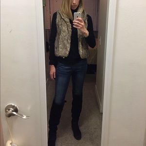 Women’s faux fur vest